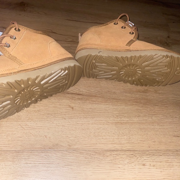Boy Uggs live up - Picture 3 of 3